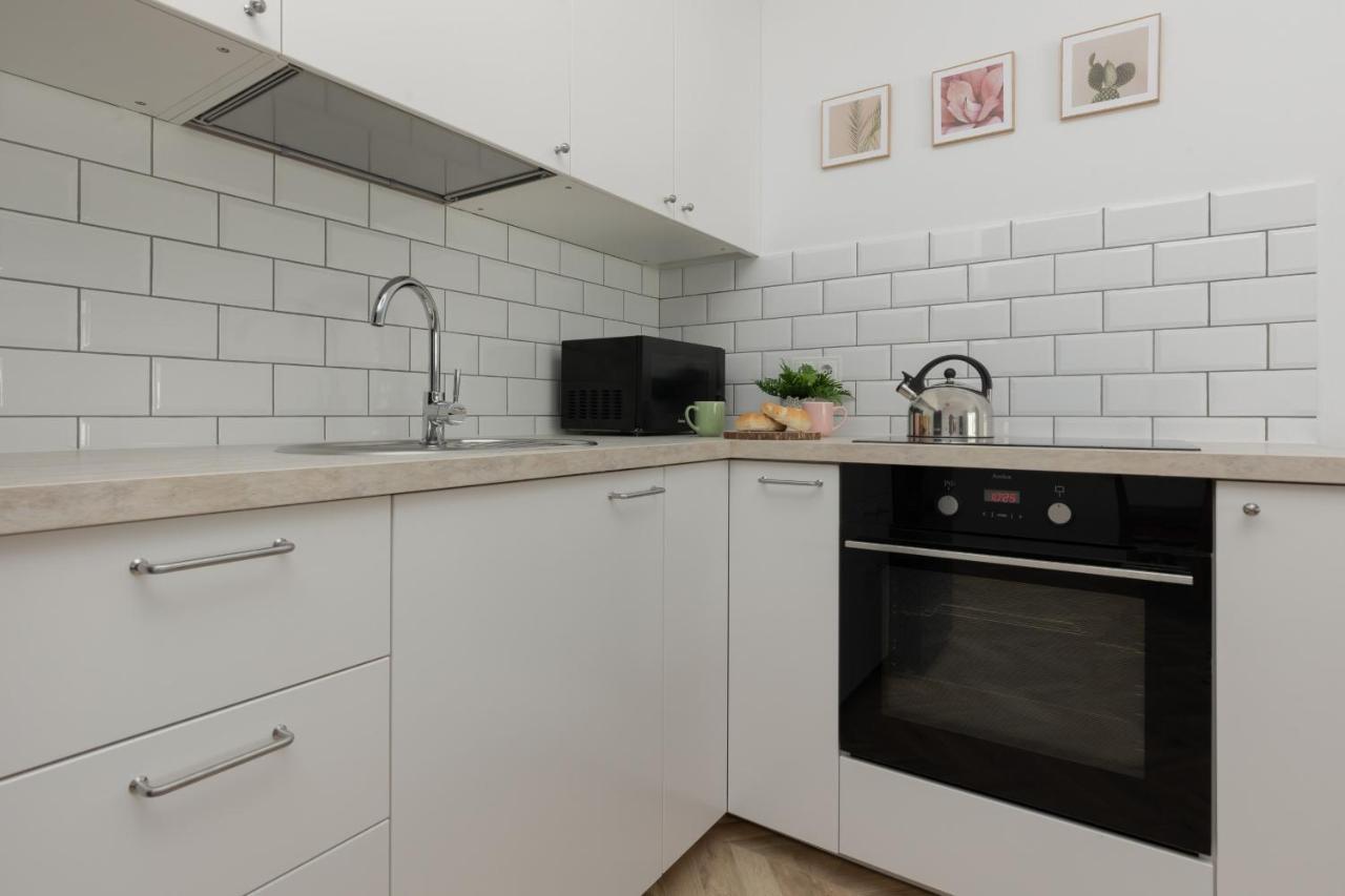 Ursus Sunny Studio For 4 Guests With Parking & Balcony By Noclegi Renters Warsaw Ngoại thất bức ảnh