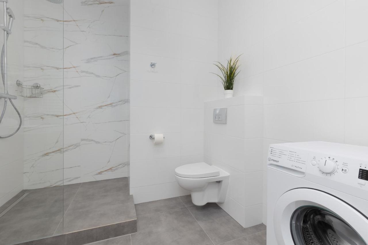 Ursus Sunny Studio For 4 Guests With Parking & Balcony By Noclegi Renters Warsaw Ngoại thất bức ảnh