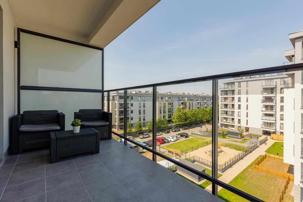 Ursus Sunny Studio For 4 Guests With Parking & Balcony By Noclegi Renters Warsaw Ngoại thất bức ảnh