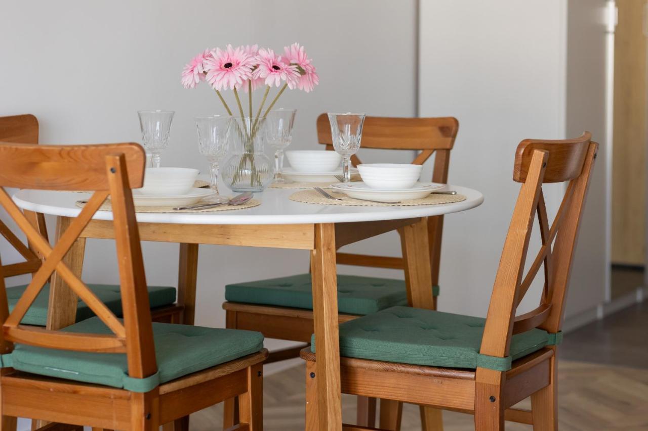 Ursus Sunny Studio For 4 Guests With Parking & Balcony By Noclegi Renters Warsaw Ngoại thất bức ảnh